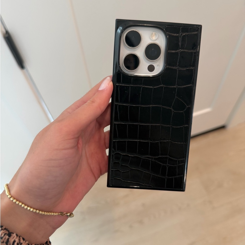 Flaunt Black Crocodile iphone 16 pro Phone Case
